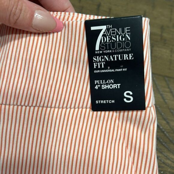 NWT New York and Company pull on striped shorts size small - Picture 2 of 7